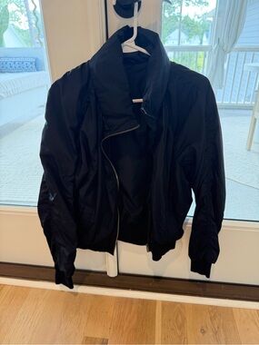 Women’s Athleta Black Jetset bomber jacket